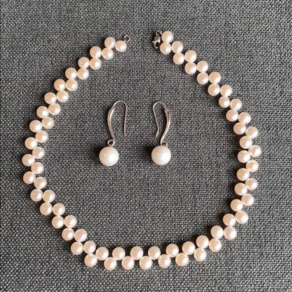 Pearl necklace and earrings set